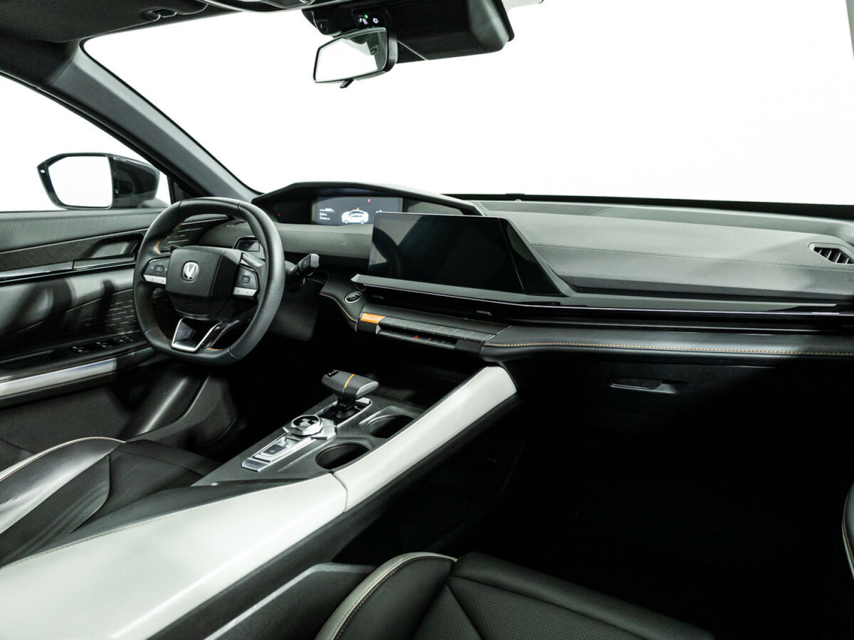 Changan UNI-V с пробегом — 2024 год. Фото: #8