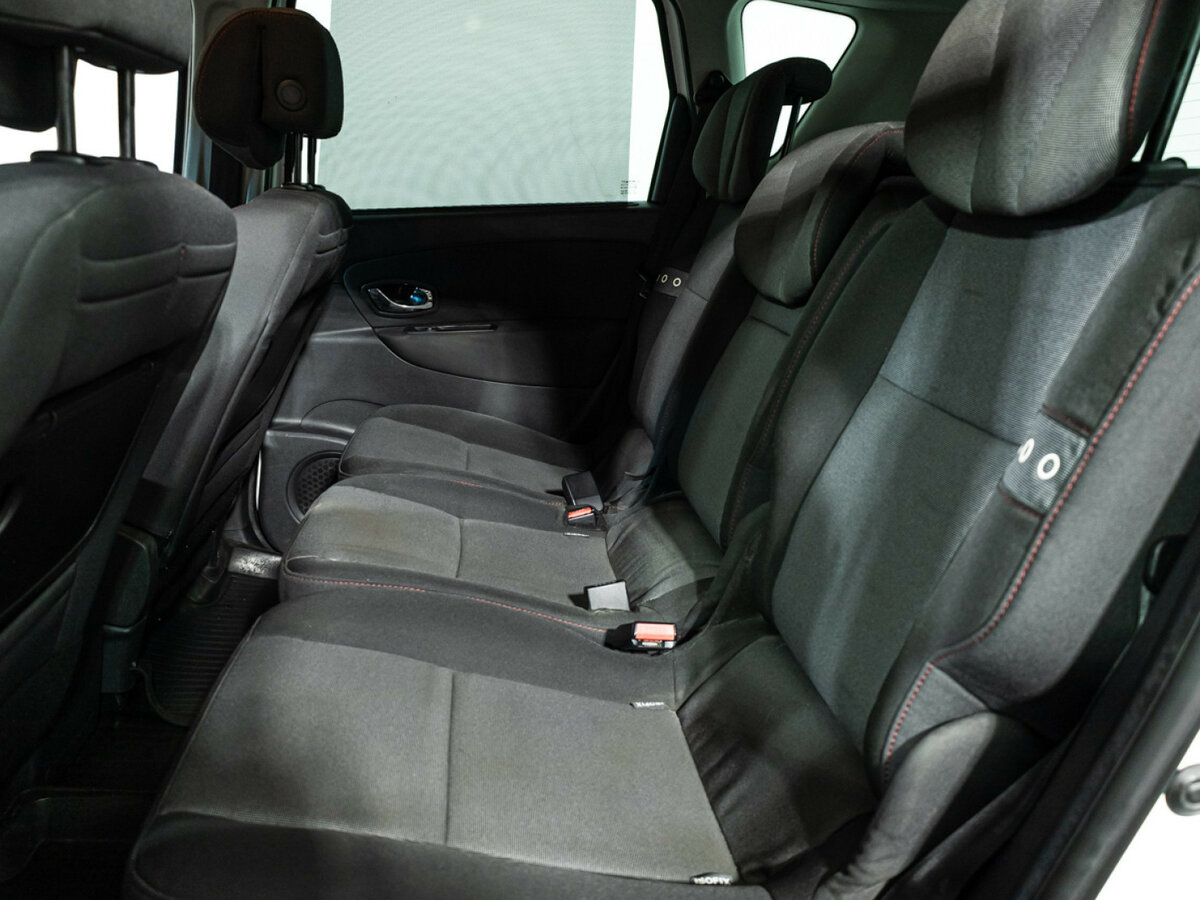 Renault Scenic с пробегом — 2012 год. Фото: #9