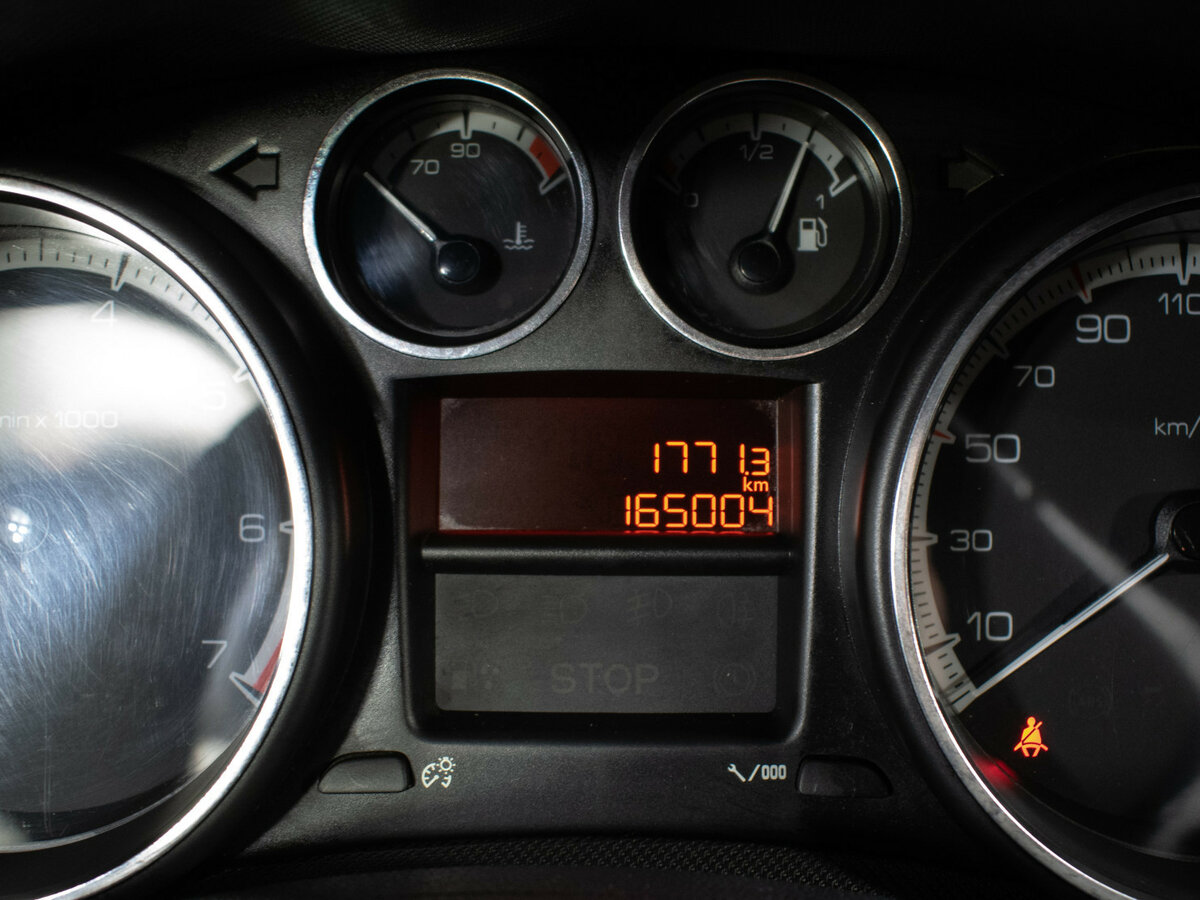 Peugeot 408 с пробегом — 2013 год. Фото: #11