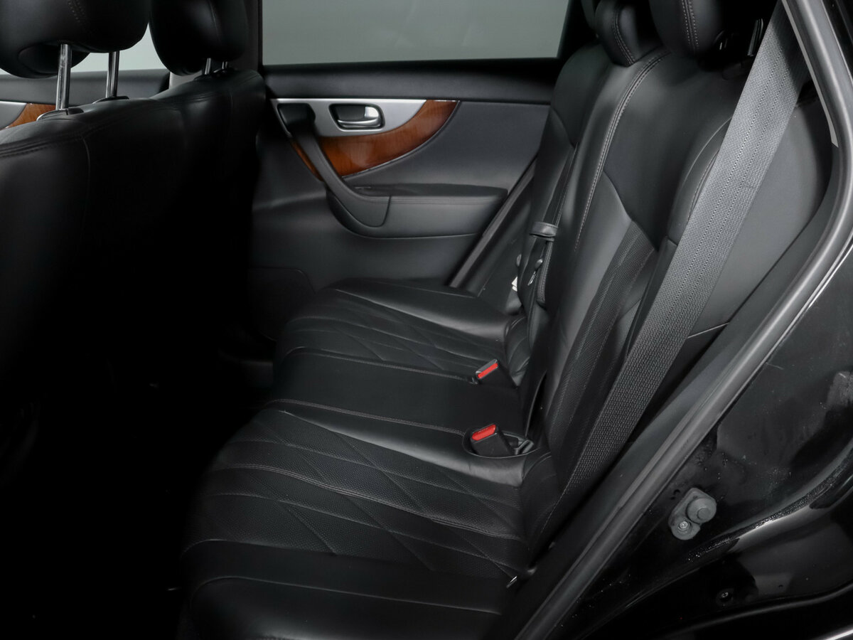 Infiniti QX70 с пробегом — 2015 год. Фото: #9