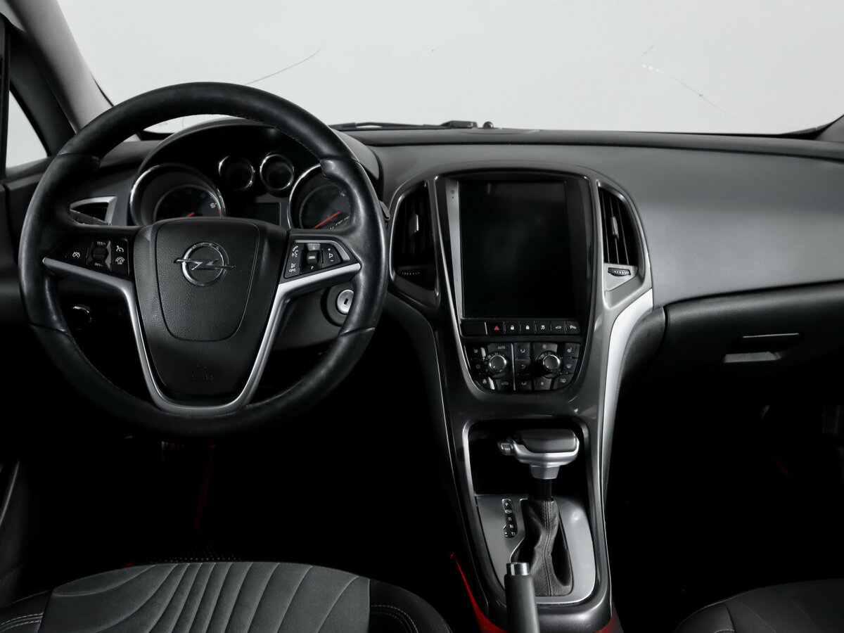 Opel Astra с пробегом — 2013 год. Фото: #9