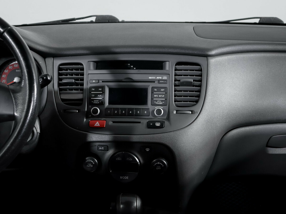 Kia Rio с пробегом — 2011 год. Фото: #9