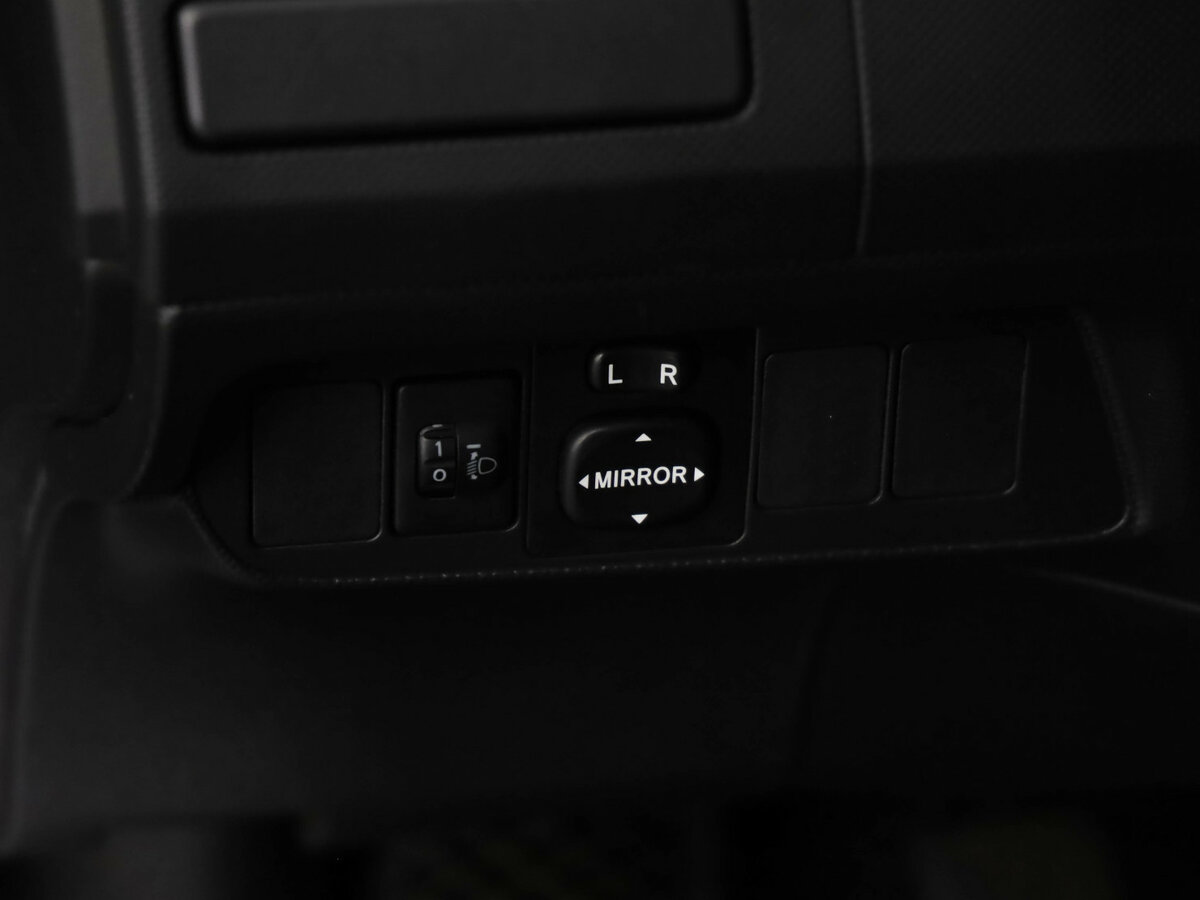 Toyota Auris с пробегом — 2007 год. Фото: #4