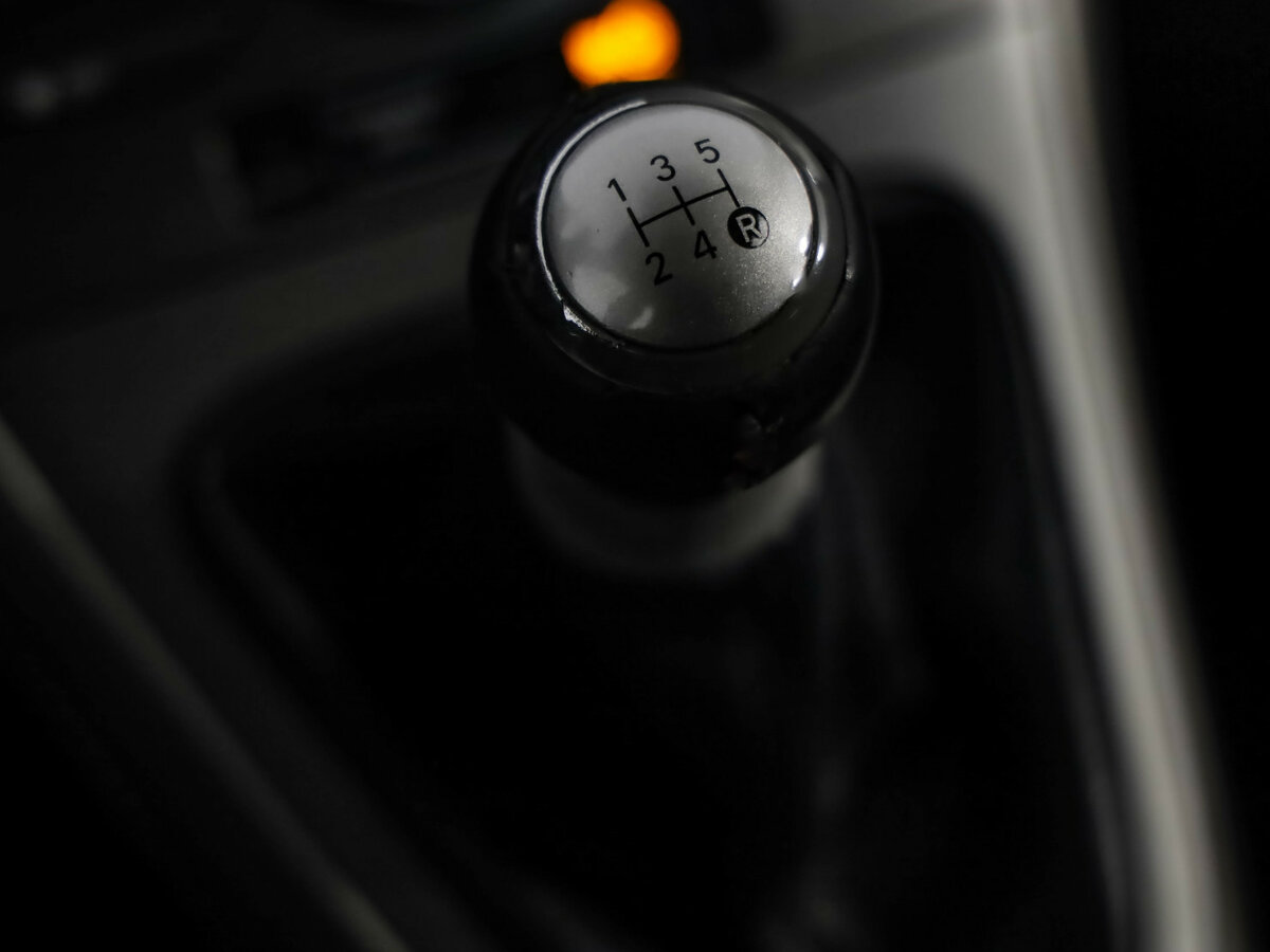 Toyota Auris с пробегом — 2007 год. Фото: #10