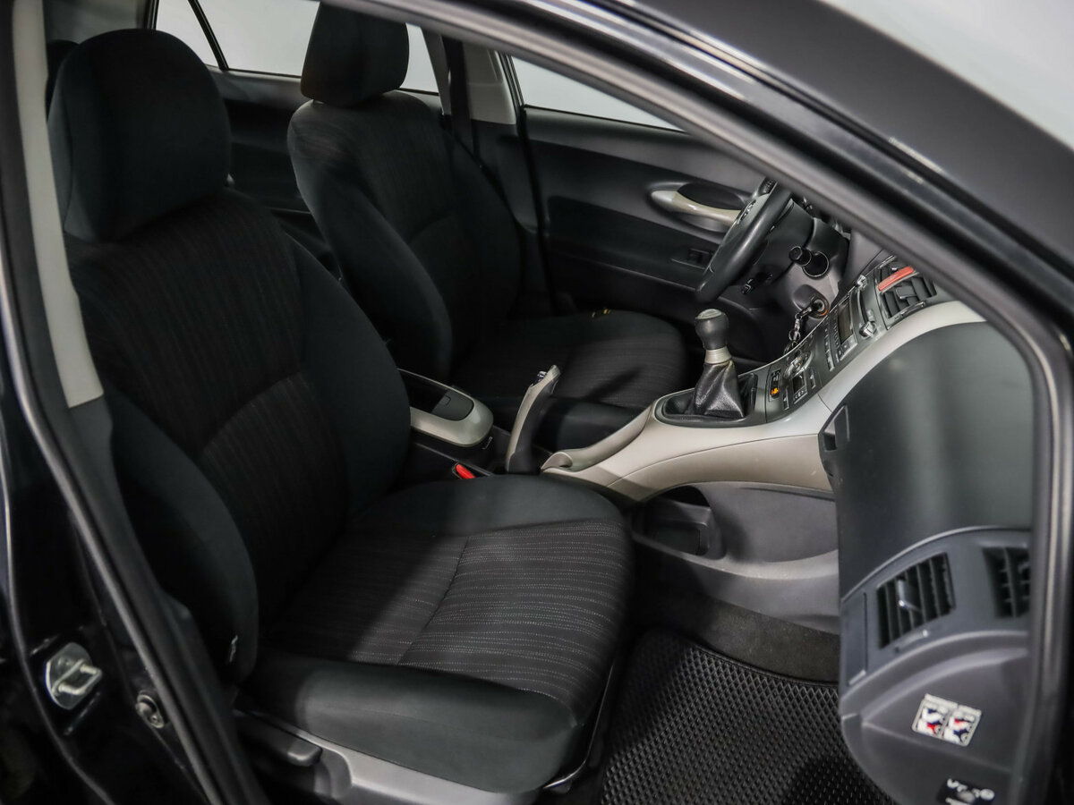 Toyota Auris с пробегом — 2007 год. Фото: #14