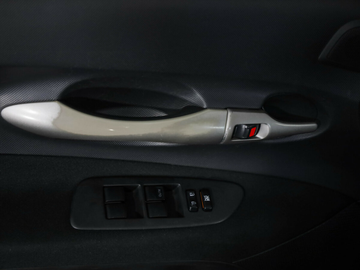 Toyota Auris с пробегом — 2007 год. Фото: #16