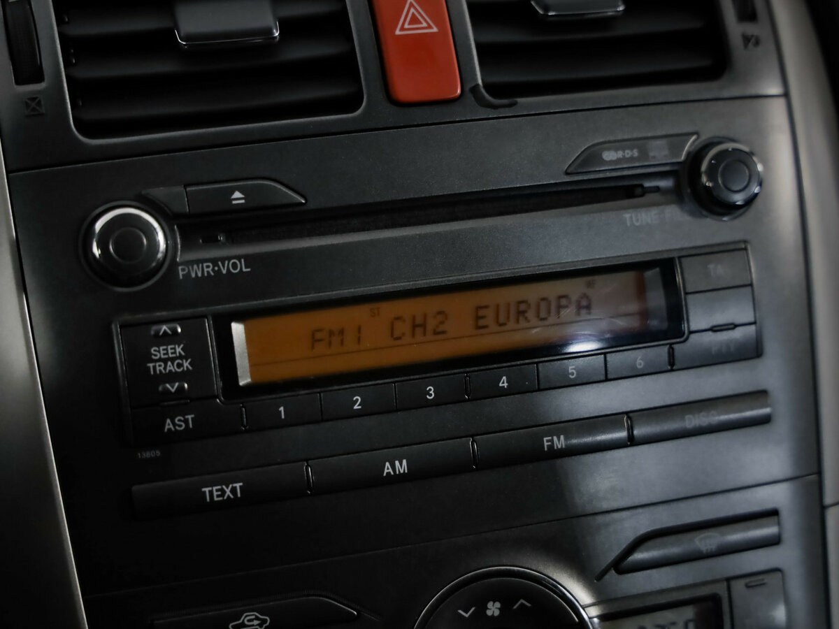 Toyota Auris с пробегом — 2007 год. Фото: #18