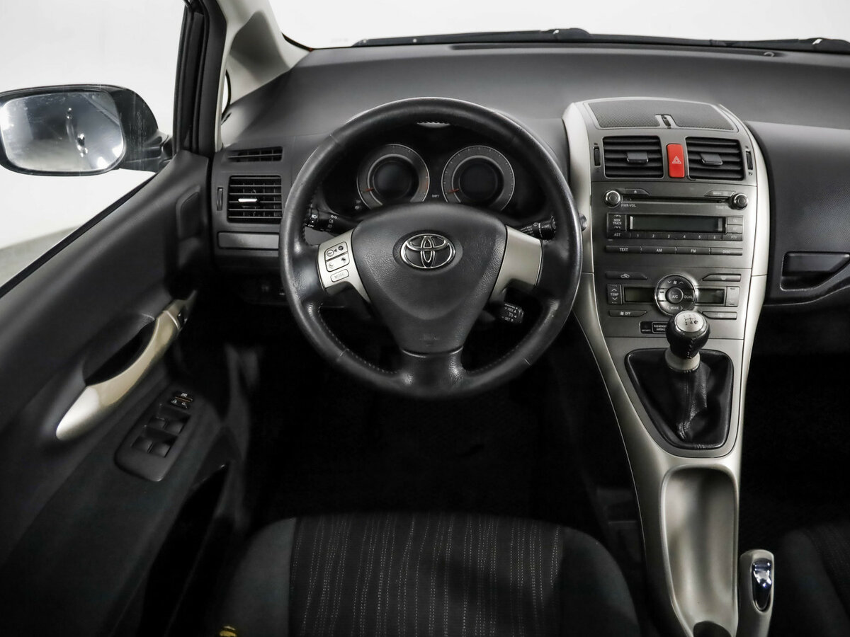 Toyota Auris с пробегом — 2007 год. Фото: #21