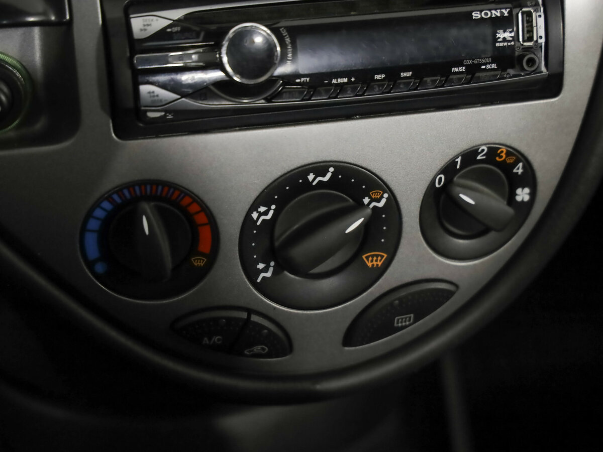 Ford Focus с пробегом — 2003 год. Фото: #9