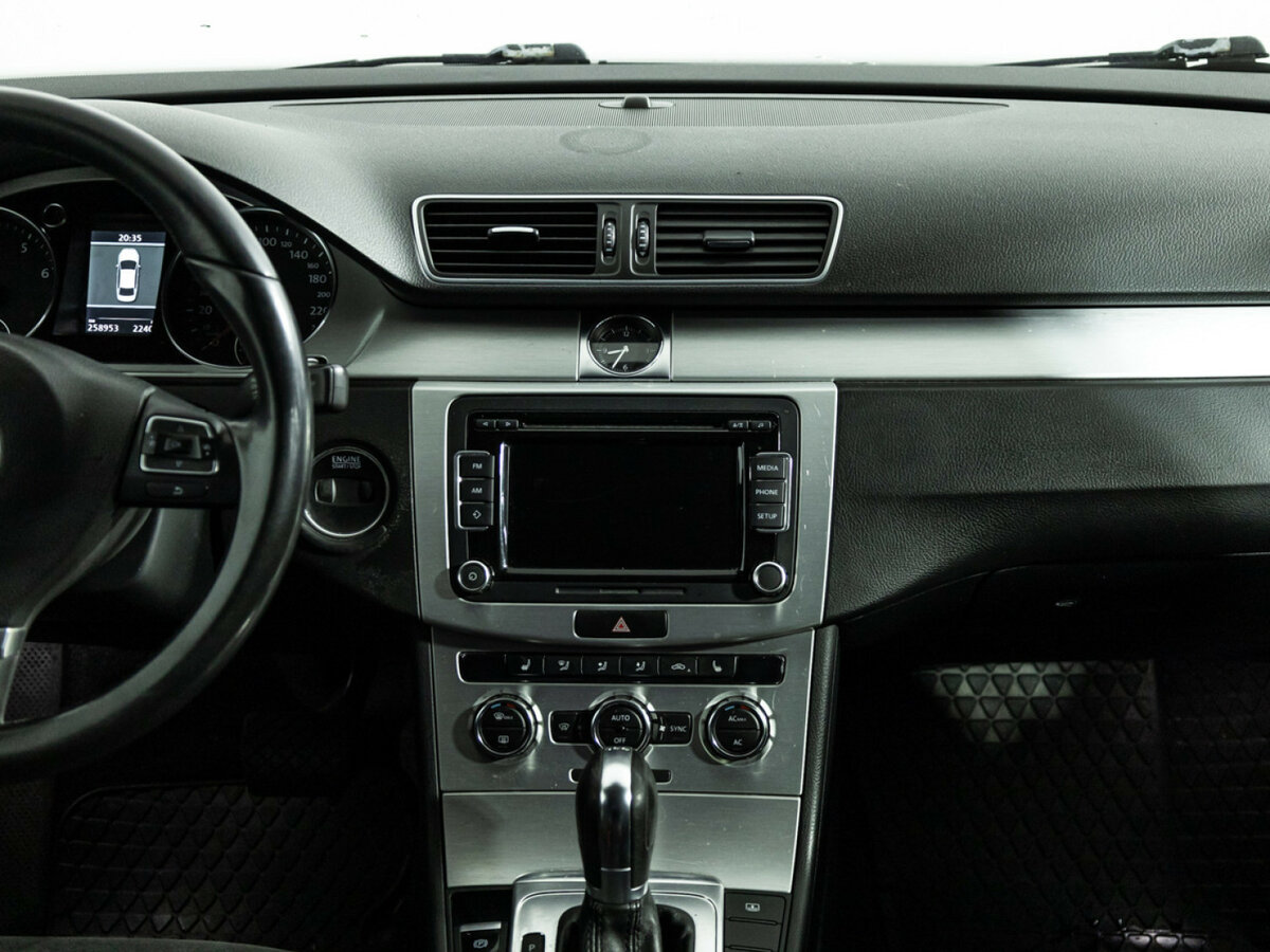 Volkswagen Passat с пробегом — 2011 год. Фото: #12