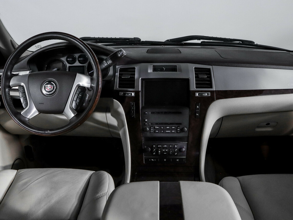 Cadillac Escalade с пробегом — 2007 год. Фото: #11