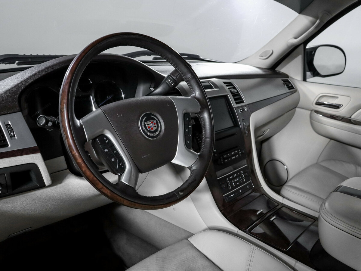 Cadillac Escalade с пробегом — 2007 год. Фото: #12