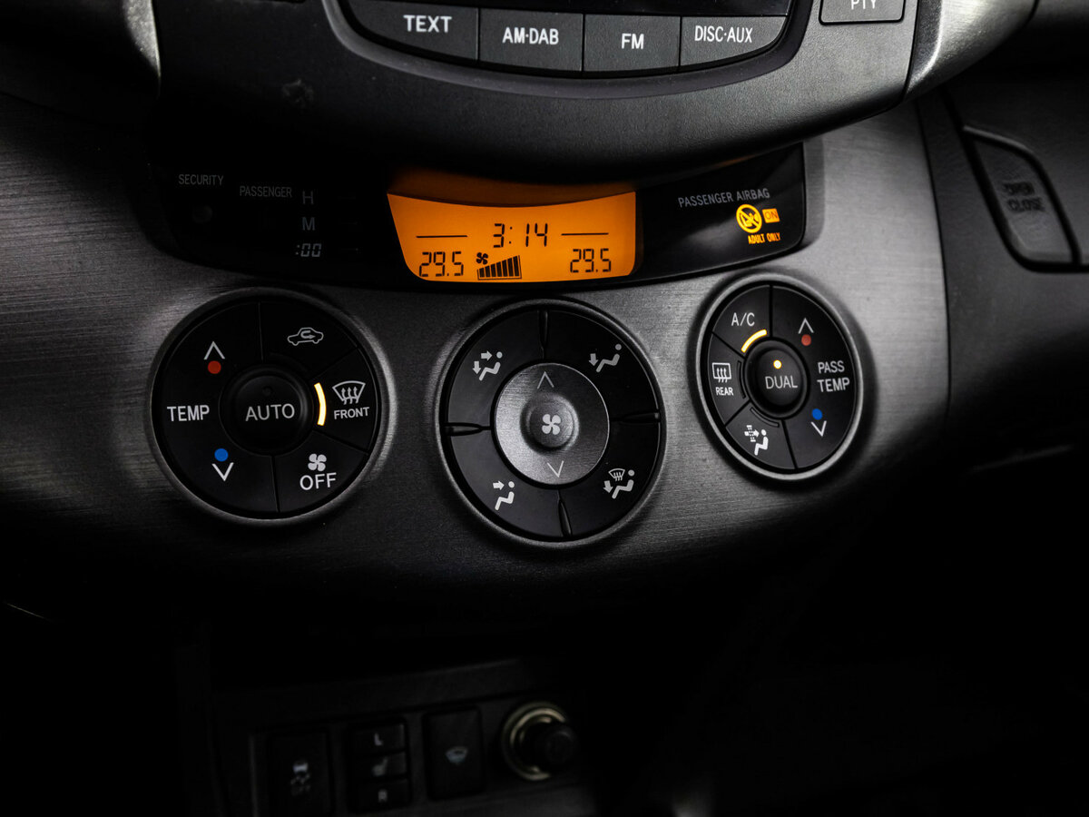 Toyota RAV4 с пробегом — 2010 год. Фото: #6