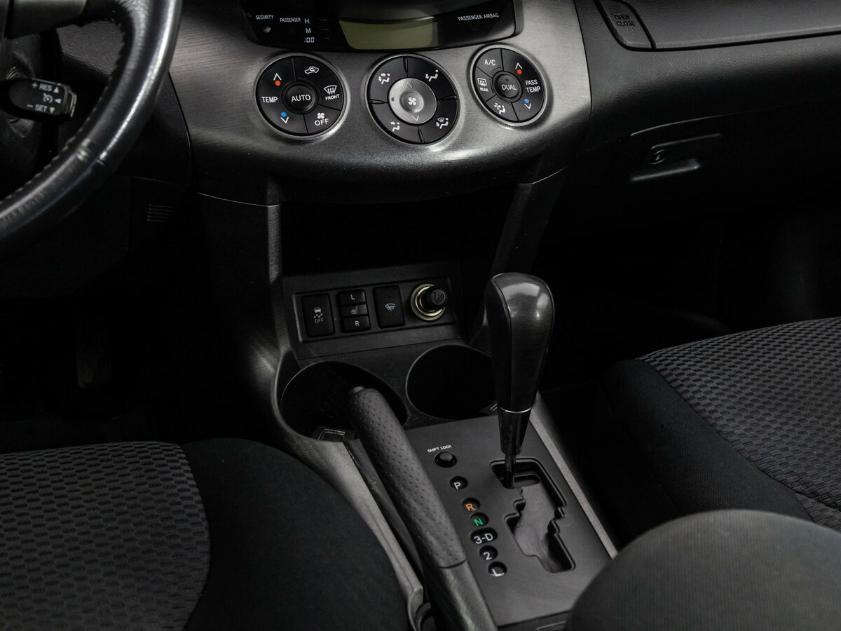 Toyota RAV4 с пробегом — 2010 год. Фото: #12