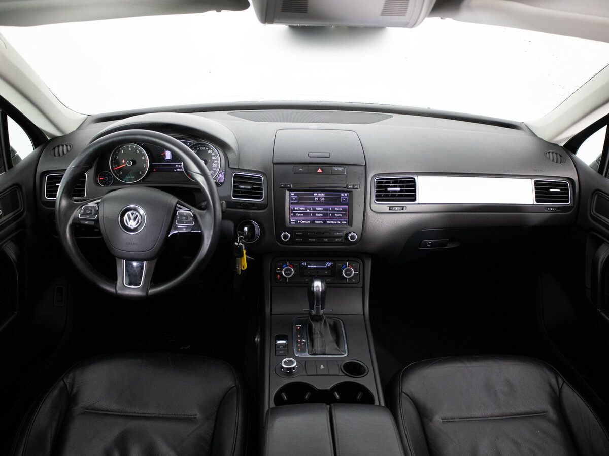 Volkswagen Touareg с пробегом — 2011 год. Фото: #6