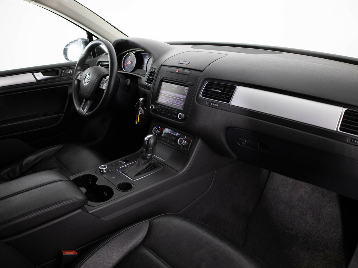 Volkswagen Touareg с пробегом — 2011 год. Фото: #7