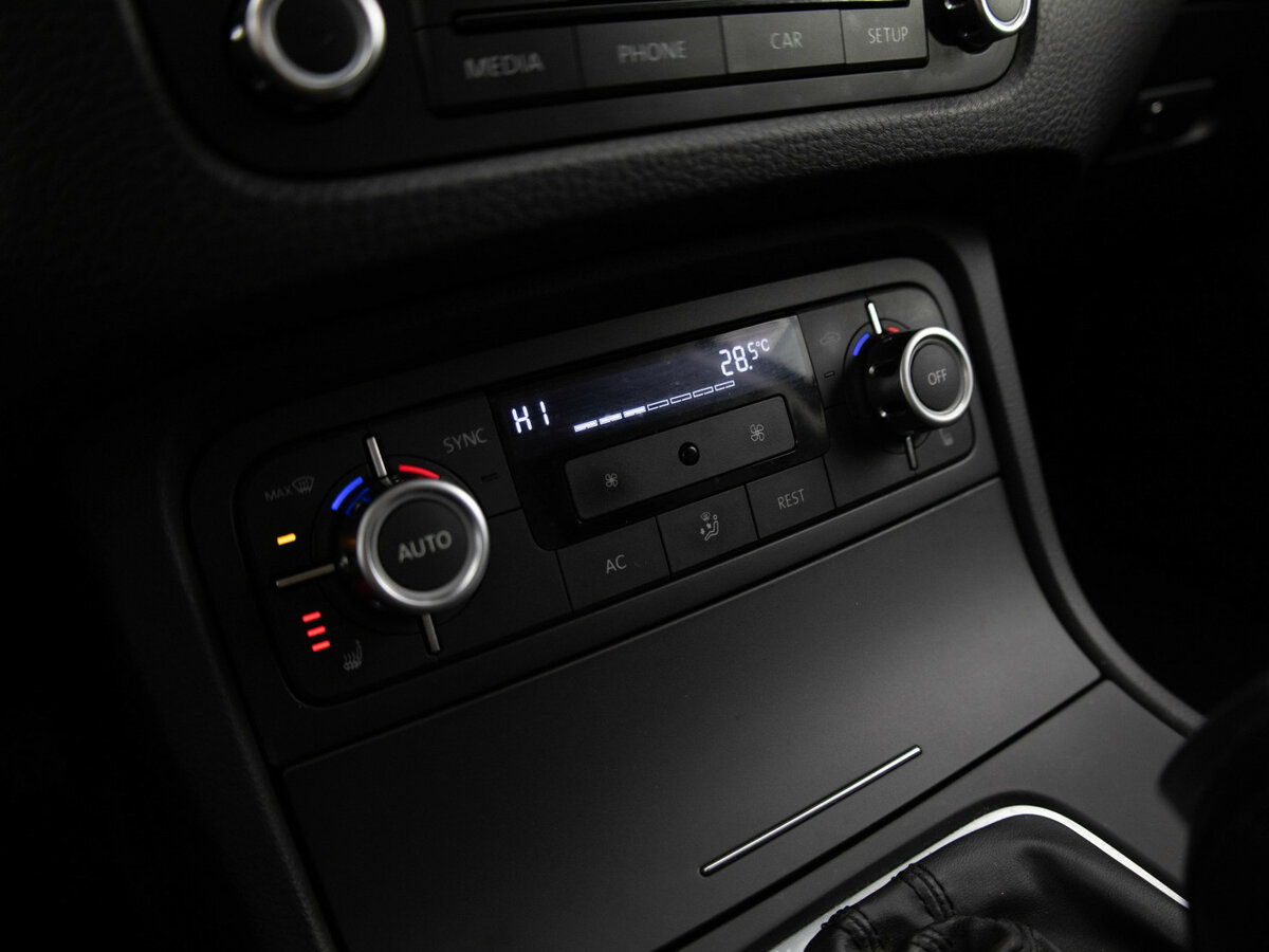 Volkswagen Touareg с пробегом — 2011 год. Фото: #13