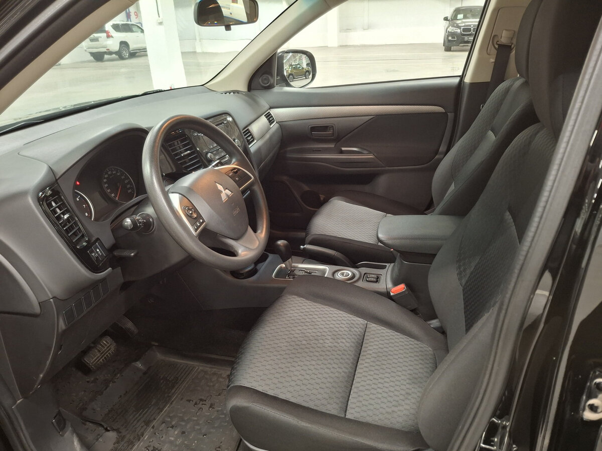 Mitsubishi Outlander с пробегом — 2014 год. Фото: #14