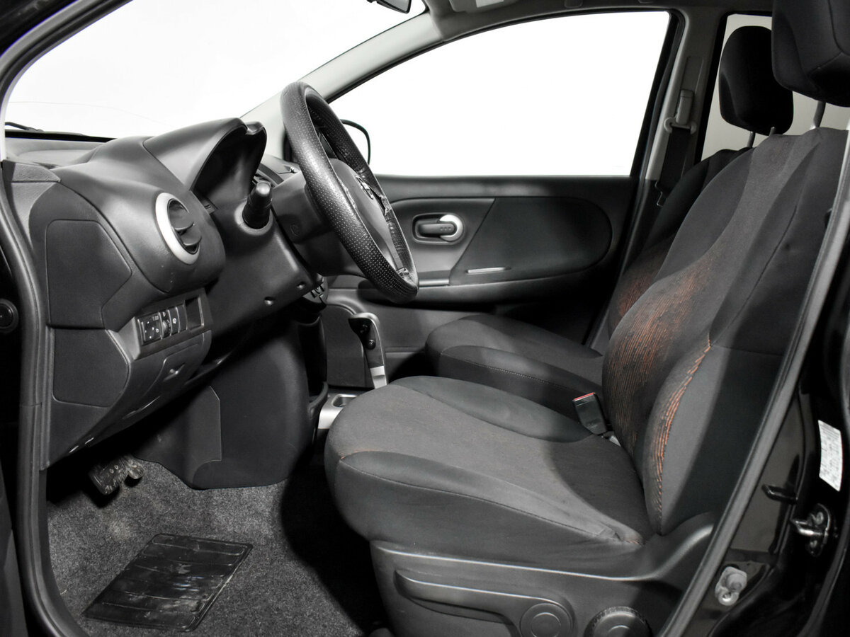 Nissan Note с пробегом — 2011 год. Фото: #9