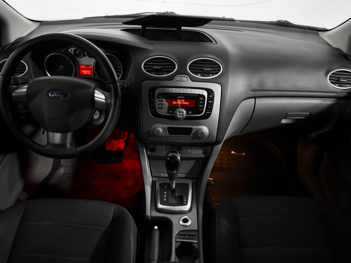 Ford Focus с пробегом — 2010 год. Фото: #13