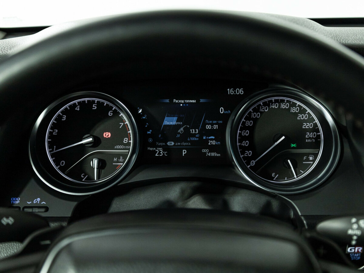 Toyota Camry с пробегом — 2022 год. Фото: #11