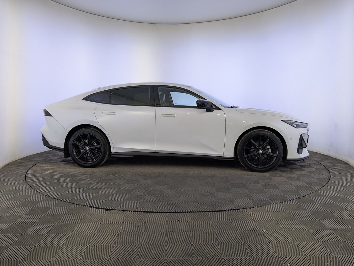 Changan UNI-V с пробегом — 2023 год. Фото: #3