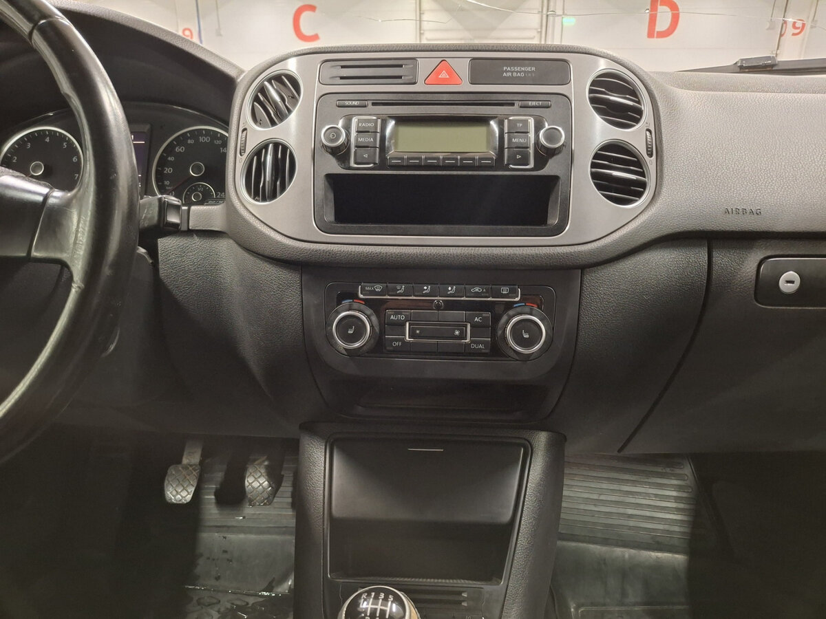 Volkswagen Tiguan с пробегом — 2010 год. Фото: #14