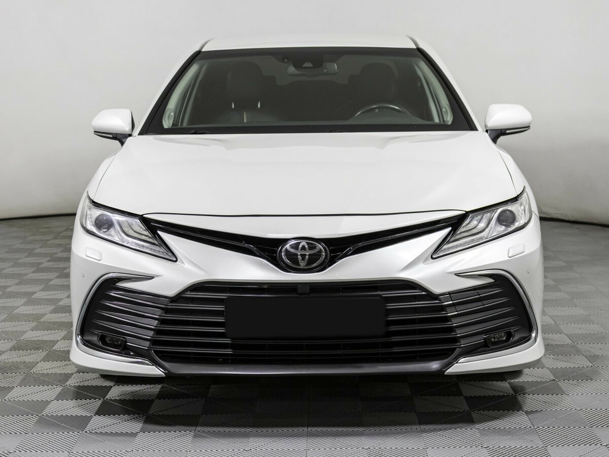 Toyota Camry с пробегом — 2018 год. Фото: #1