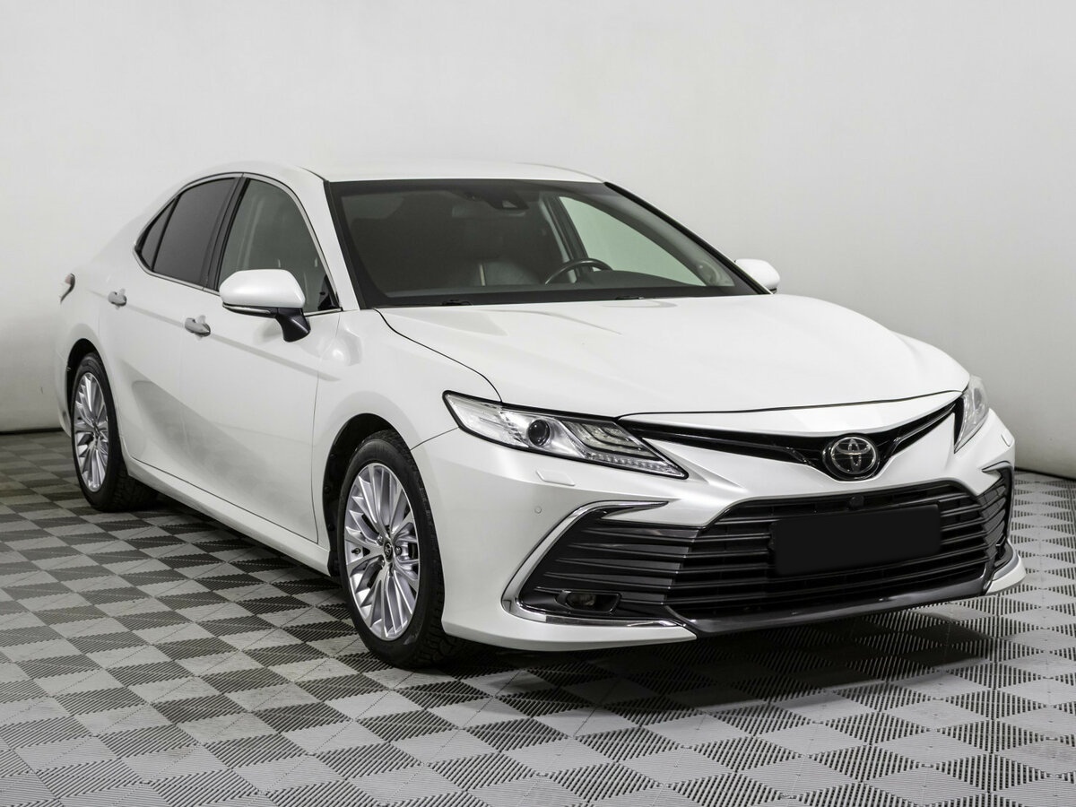 Toyota Camry с пробегом — 2018 год. Фото: #2