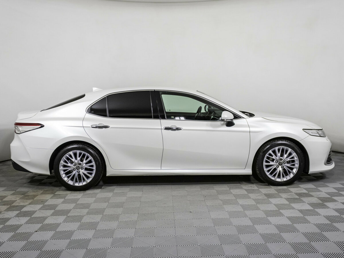 Toyota Camry с пробегом — 2018 год. Фото: #3