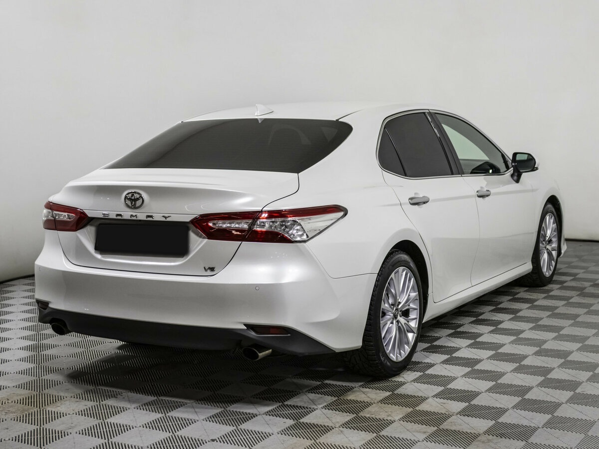 Toyota Camry с пробегом — 2018 год. Фото: #4