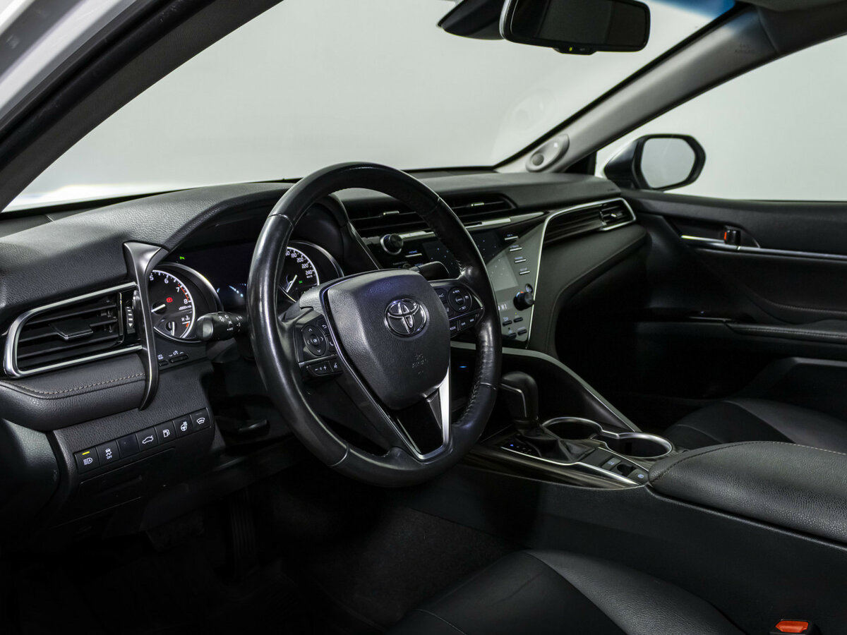 Toyota Camry с пробегом — 2018 год. Фото: #8
