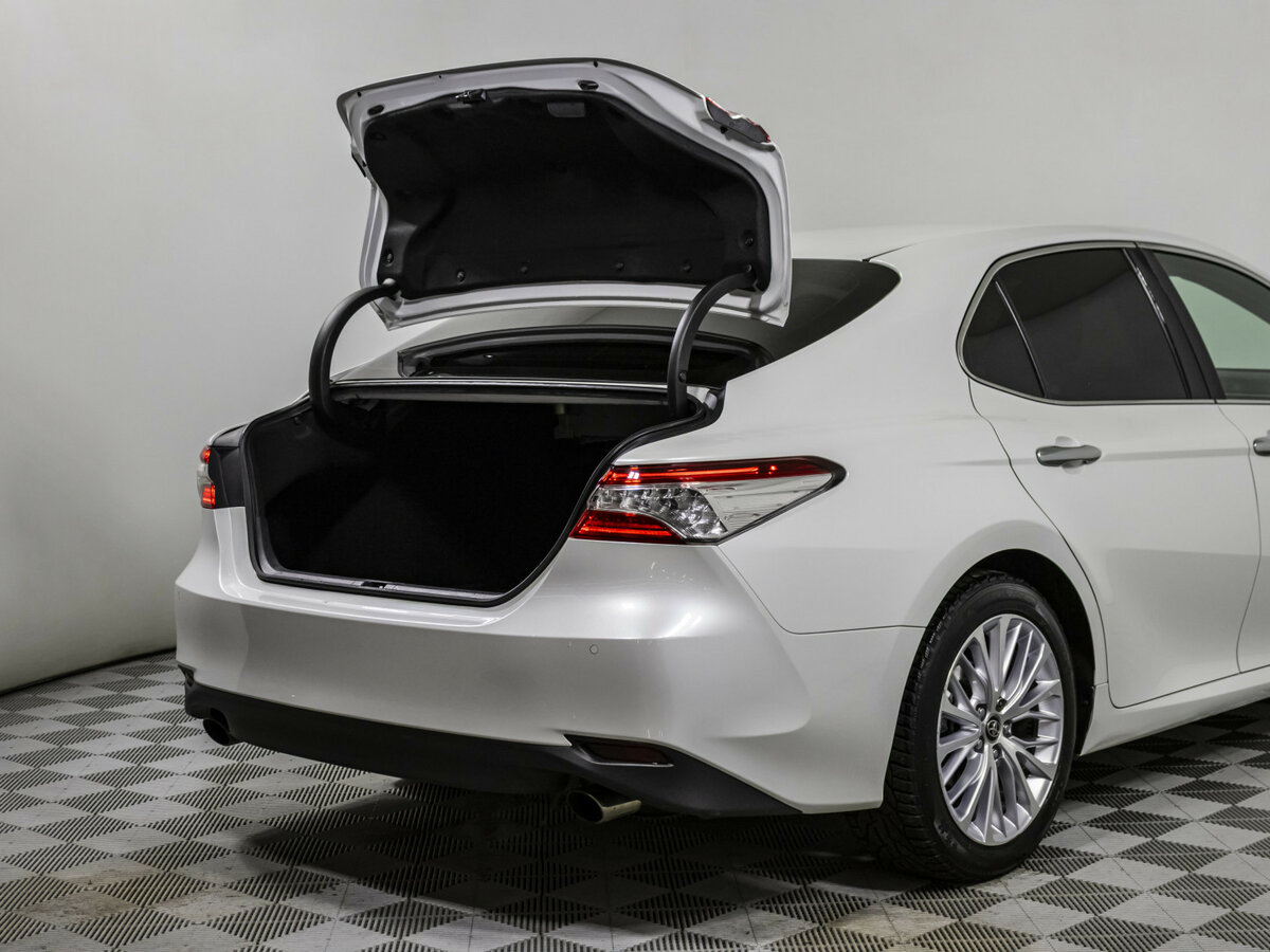 Toyota Camry с пробегом — 2018 год. Фото: #15
