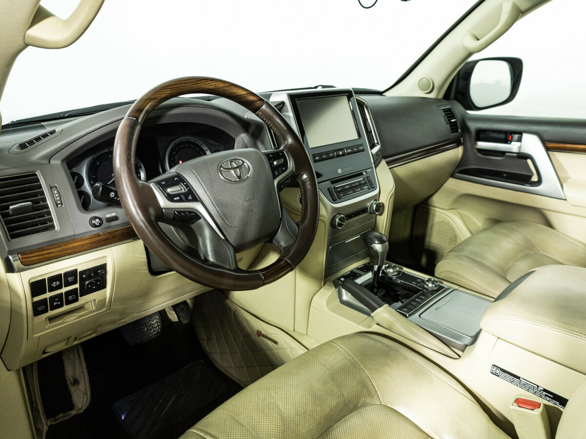 Toyota Land Cruiser с пробегом — 2015 год. Фото: #8