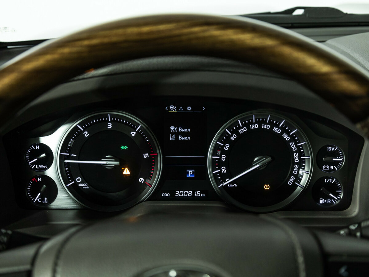 Toyota Land Cruiser с пробегом — 2015 год. Фото: #9