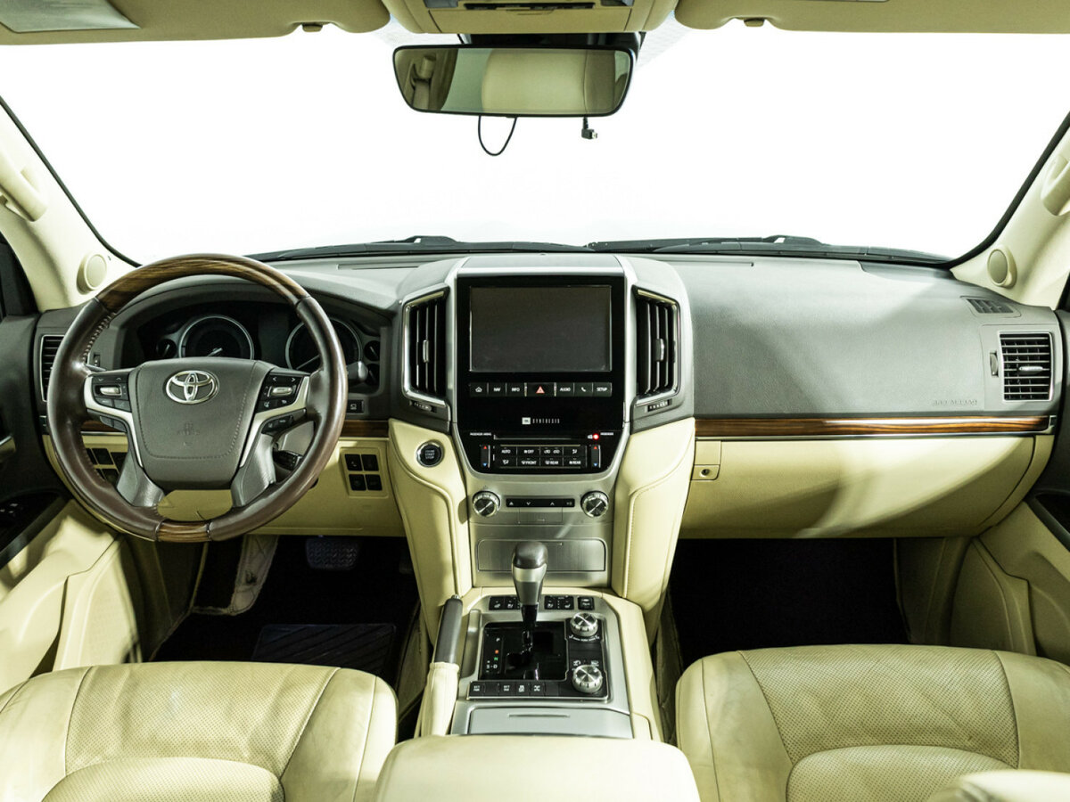 Toyota Land Cruiser с пробегом — 2015 год. Фото: #10