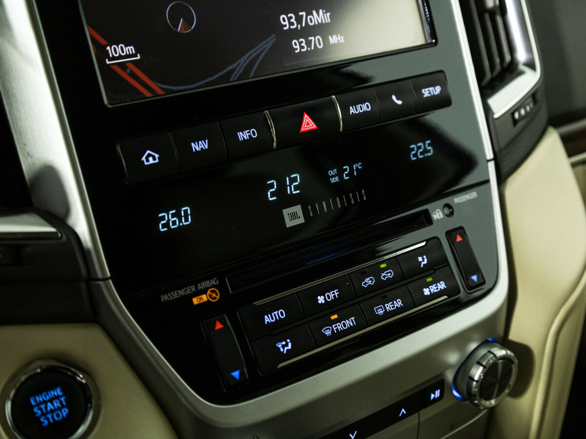 Toyota Land Cruiser с пробегом — 2015 год. Фото: #16