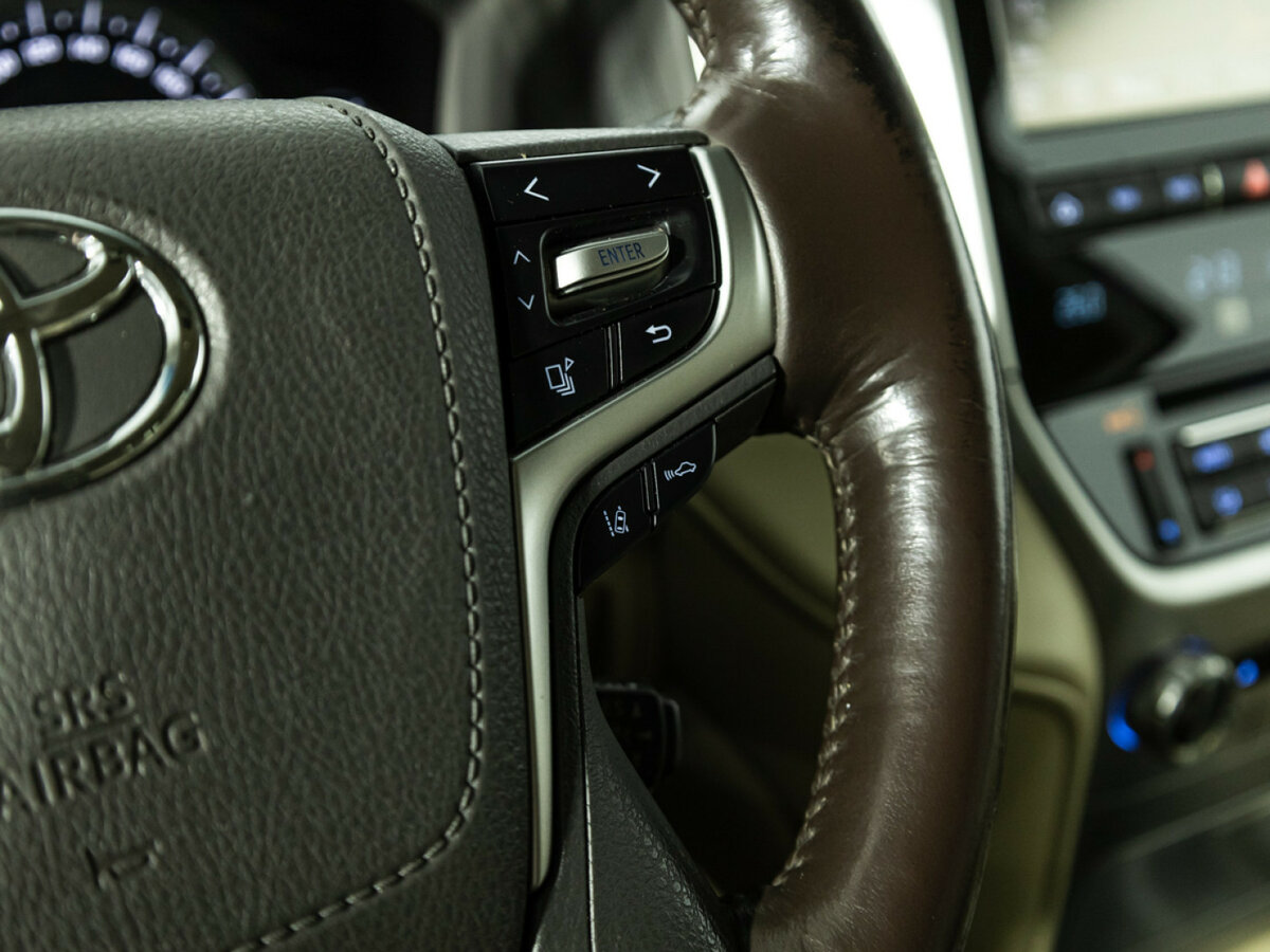 Toyota Land Cruiser с пробегом — 2015 год. Фото: #17