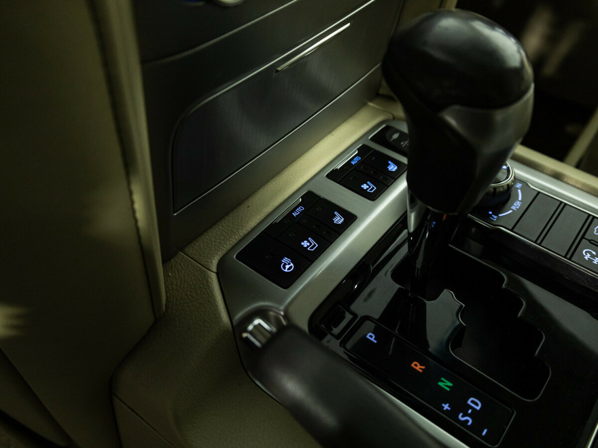 Toyota Land Cruiser с пробегом — 2015 год. Фото: #18