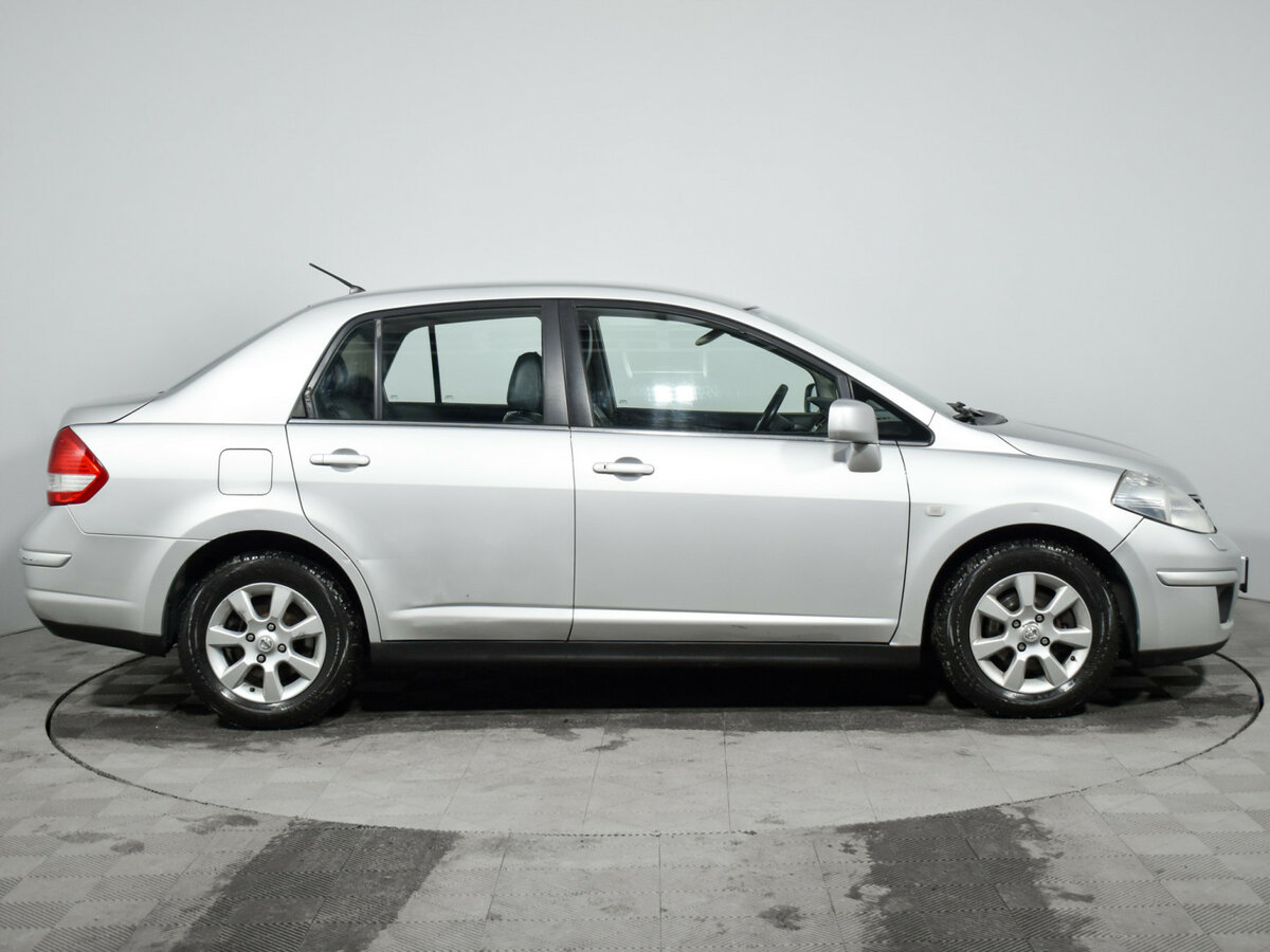 Nissan Tiida с пробегом — 2008 год. Фото: #3