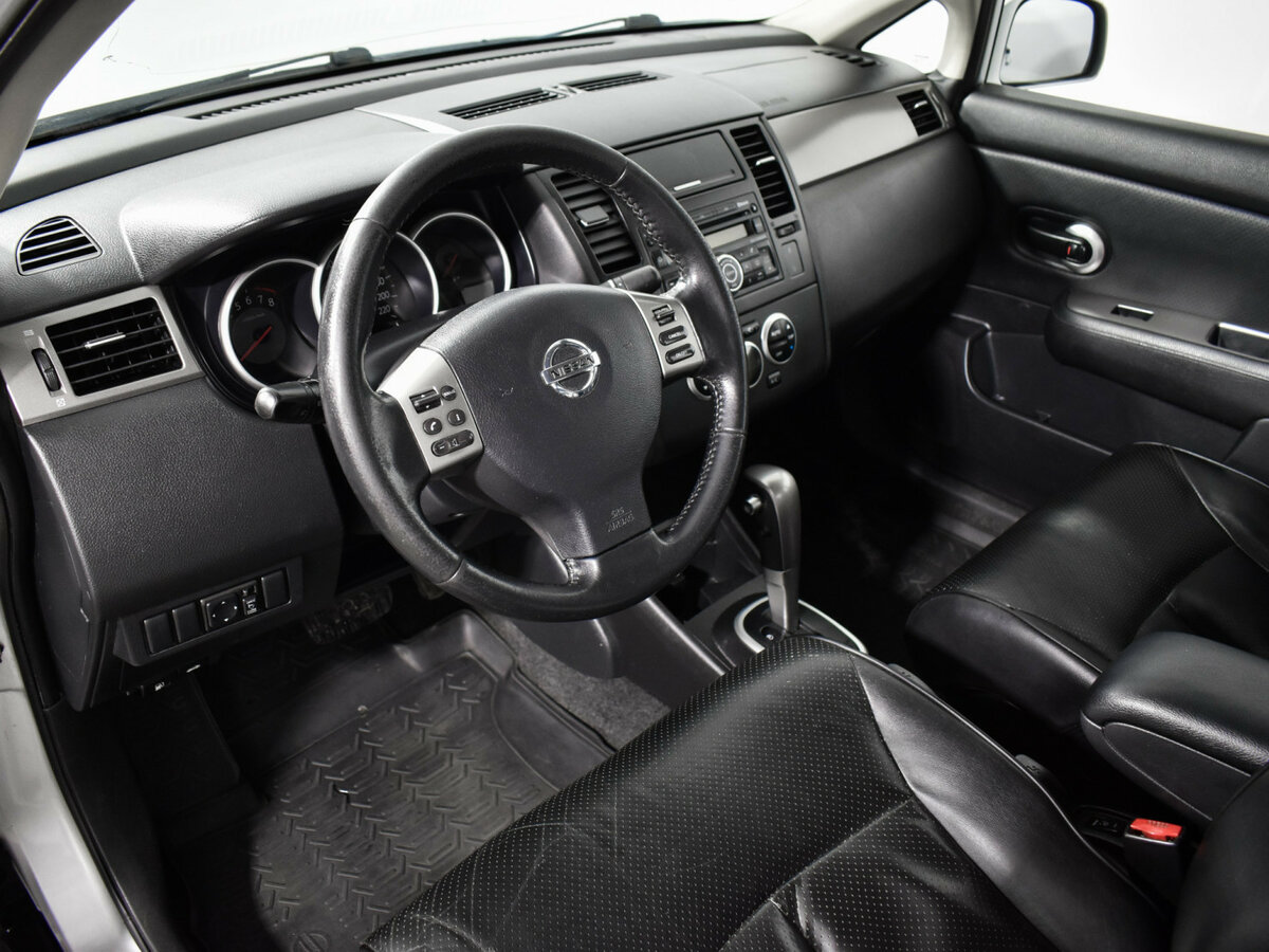 Nissan Tiida с пробегом — 2008 год. Фото: #8