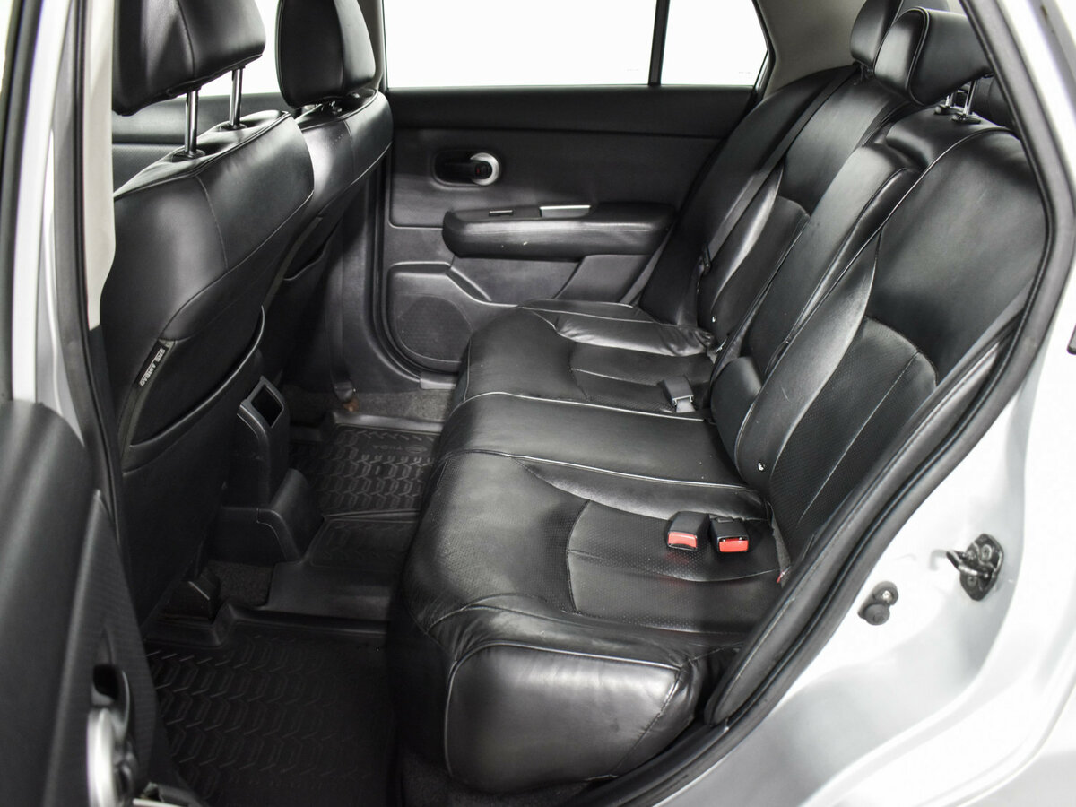 Nissan Tiida с пробегом — 2008 год. Фото: #10