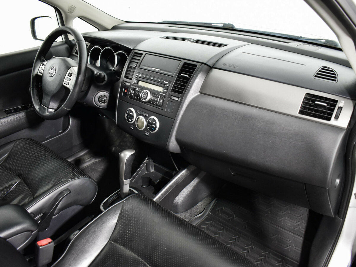 Nissan Tiida с пробегом — 2008 год. Фото: #11