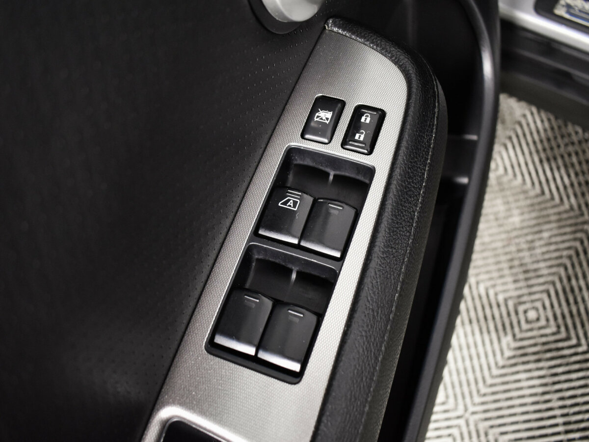 Nissan Tiida с пробегом — 2008 год. Фото: #13