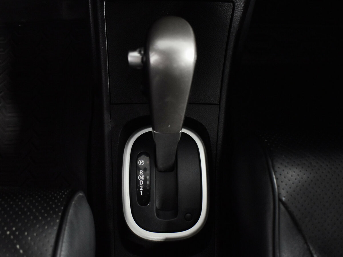 Nissan Tiida с пробегом — 2008 год. Фото: #15