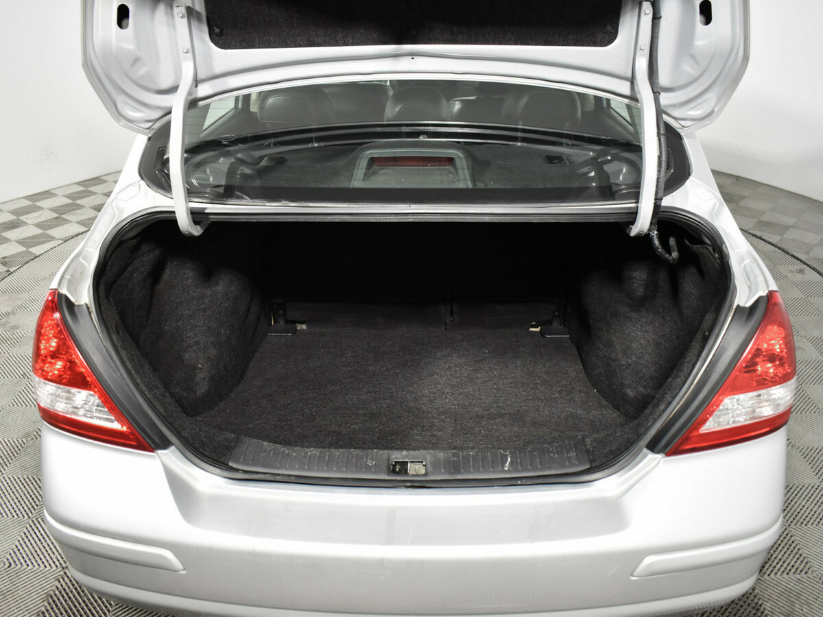 Nissan Tiida с пробегом — 2008 год. Фото: #18