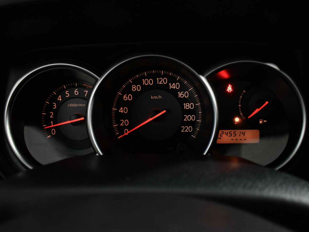 Nissan Tiida с пробегом — 2008 год. Фото: #19