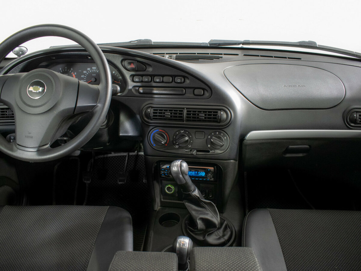 Chevrolet Niva с пробегом — 2012 год. Фото: #8