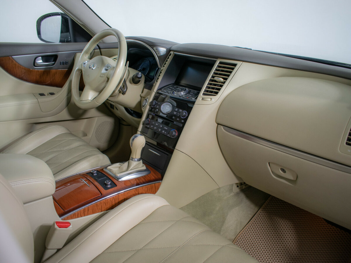 Infiniti QX70 с пробегом — 2015 год. Фото: #6