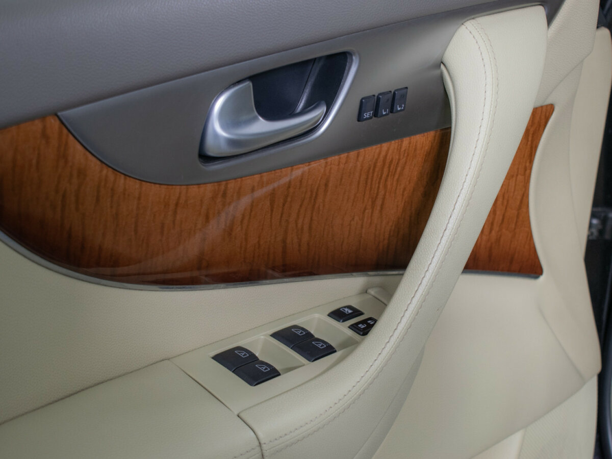 Infiniti QX70 с пробегом — 2015 год. Фото: #11